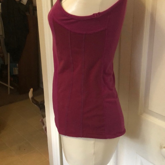 EUC LULULEMON SIZE SMALL FUCHSIA TANK TOP - Picture 2 of 4